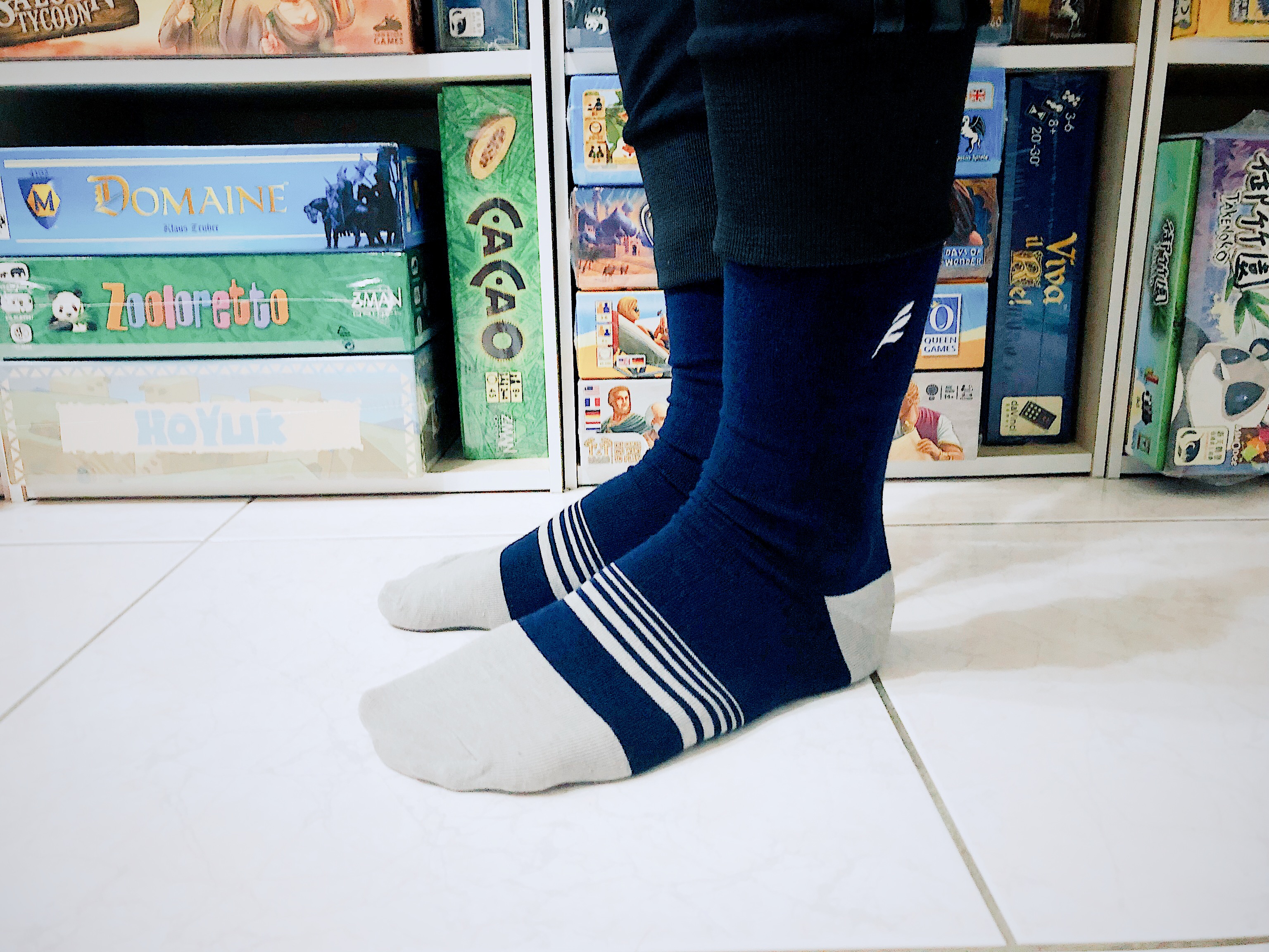 【穿搭】FAV飛爾美襪品｜我的腳丫子完全被它給征服了！ - FAV, 價格, 台灣製造, 台灣襪品, 紳士襪, 襪子, 襪子推薦, 運動襪, 除臭襪, 飛爾美 - 多多看電影-最新、最豐富的影視評論和新聞！
