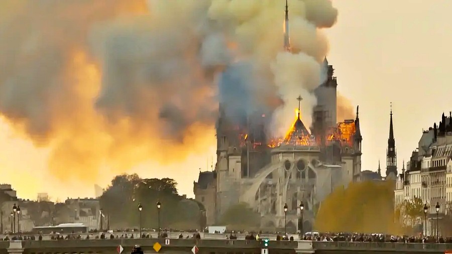 巴黎聖母院大火
